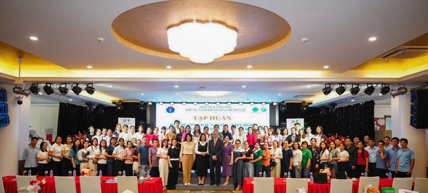 Lớp tập huấn chụp ảnh lưu niệm
